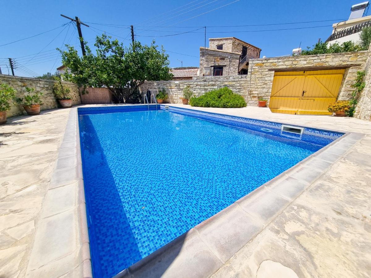 Poolside Escape Studio In Skarinou Village With Pool Facilities Exterior foto